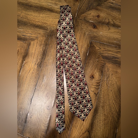 Today’s Man -Elegant Gold and Red Patterned Men's Tie - Picture 2 of 4